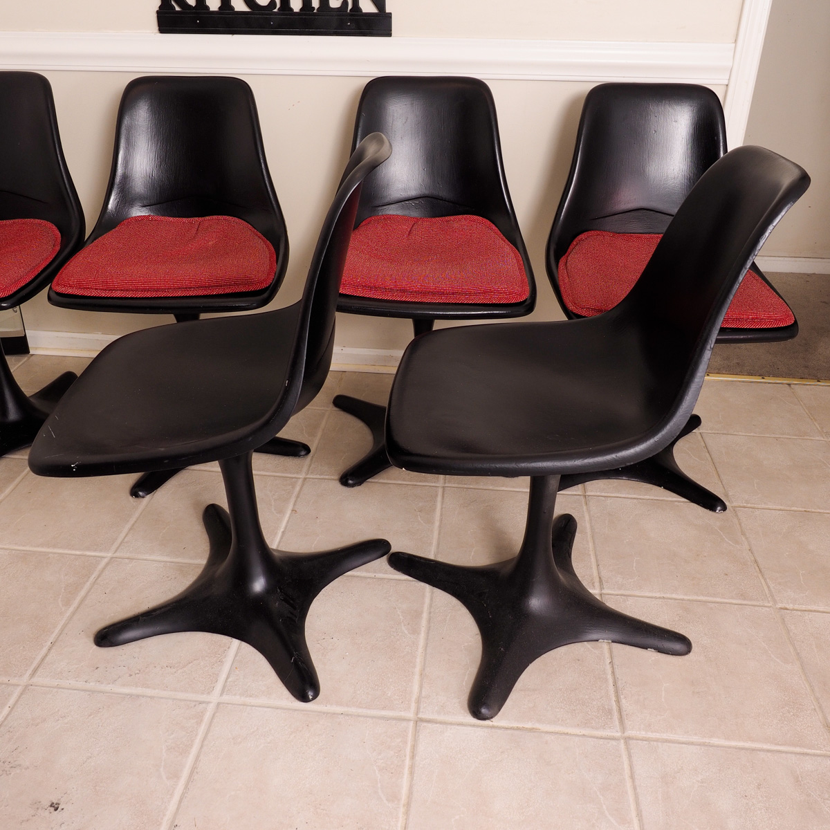 Mid Century Modern Style Tulip Table and Six Chairs