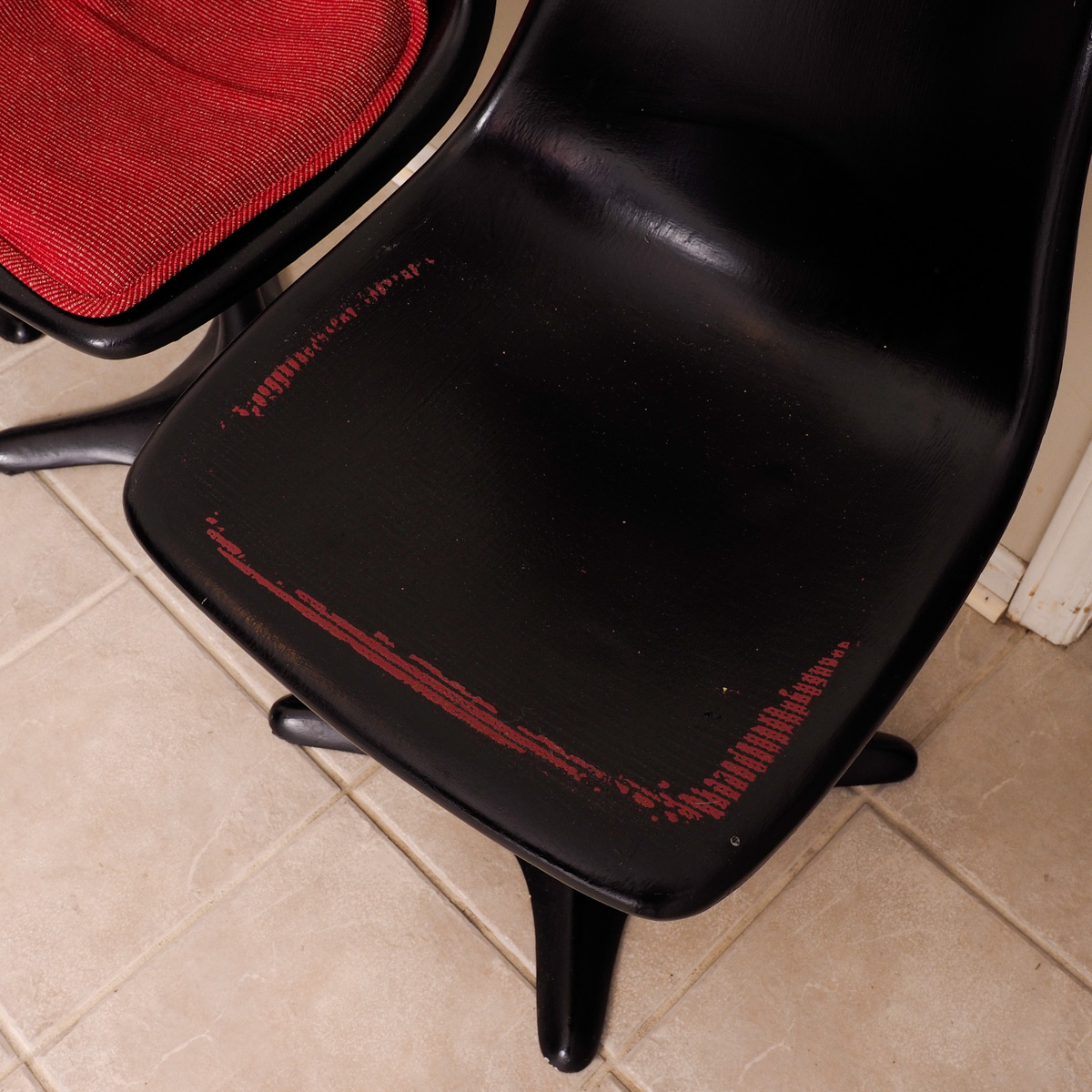 Mid Century Modern Style Tulip Table and Six Chairs