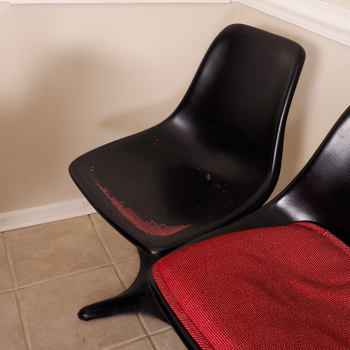 Mid Century Modern Style Tulip Table and Six Chairs