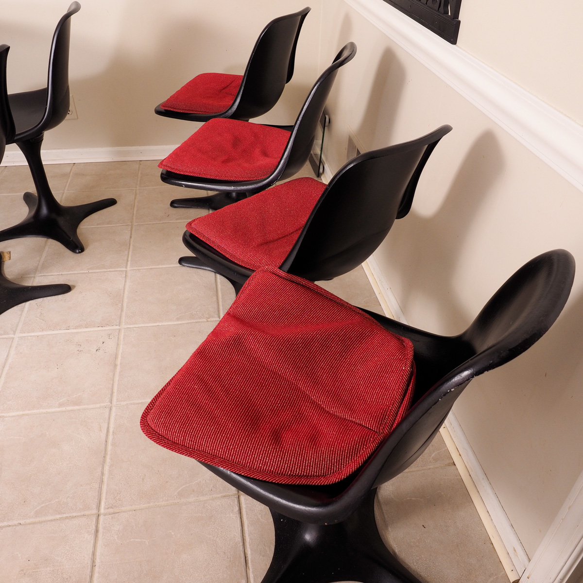 Mid Century Modern Style Tulip Table and Six Chairs