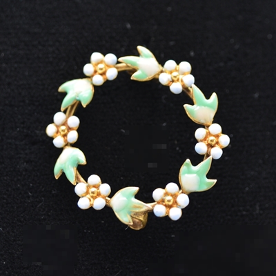 Victorian 14K Yellow Gold Enamel Floral Wreath Brooch