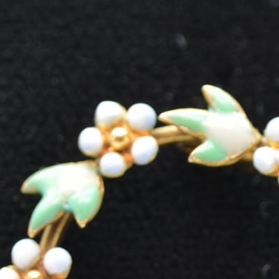 Victorian 14K Yellow Gold Enamel Floral Wreath Brooch