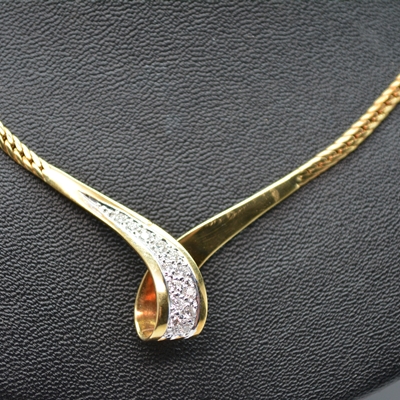 18K Yellow Gold Diamond Necklace