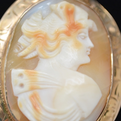 Victorian 10K Yellow Gold Shell Cameo Brooch/Pendant
