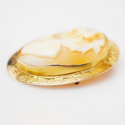 Victorian 10K Yellow Gold Shell Cameo Brooch/Pendant