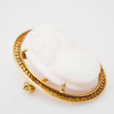 Victorian 10K Yellow Gold Shell Cameo Brooch/Pendant