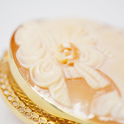 Vintage 14K Yellow Gold Shell Cameo Brooch/Pendant
