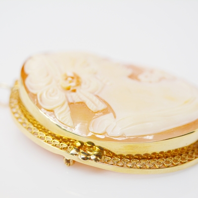 Vintage 14K Yellow Gold Shell Cameo Brooch/Pendant