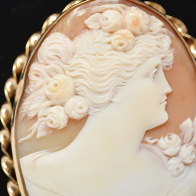 Vintage 14K Yellow Gold Shell Cameo Brooch