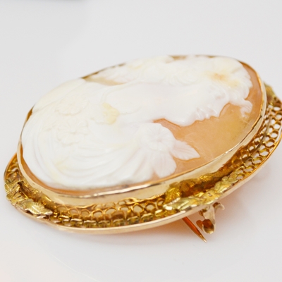 Antique 10K Yellow Gold Shell Cameo Brooch Pendant
