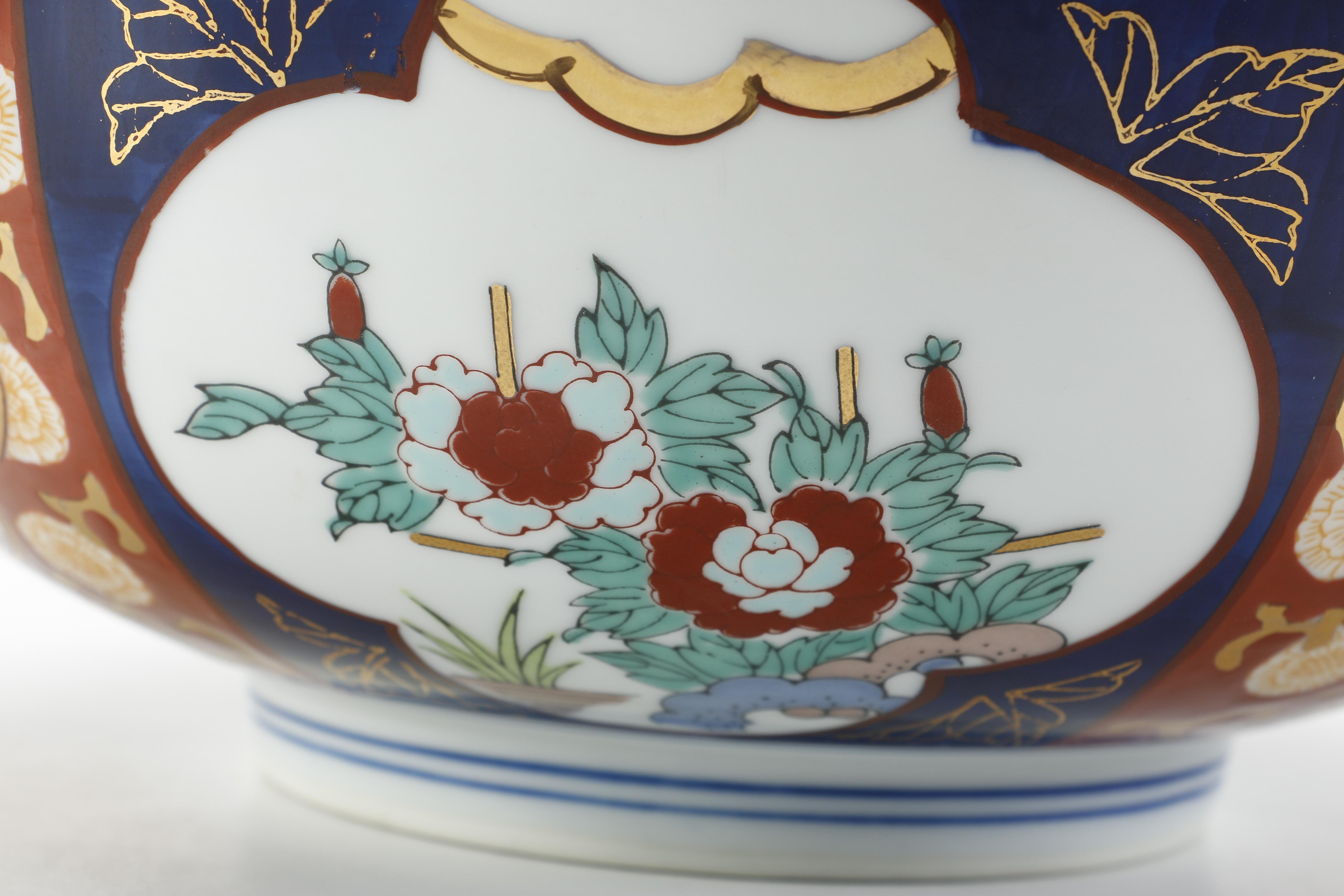 Japanese Hand-Painted Gold Imari Porcelain Bowl