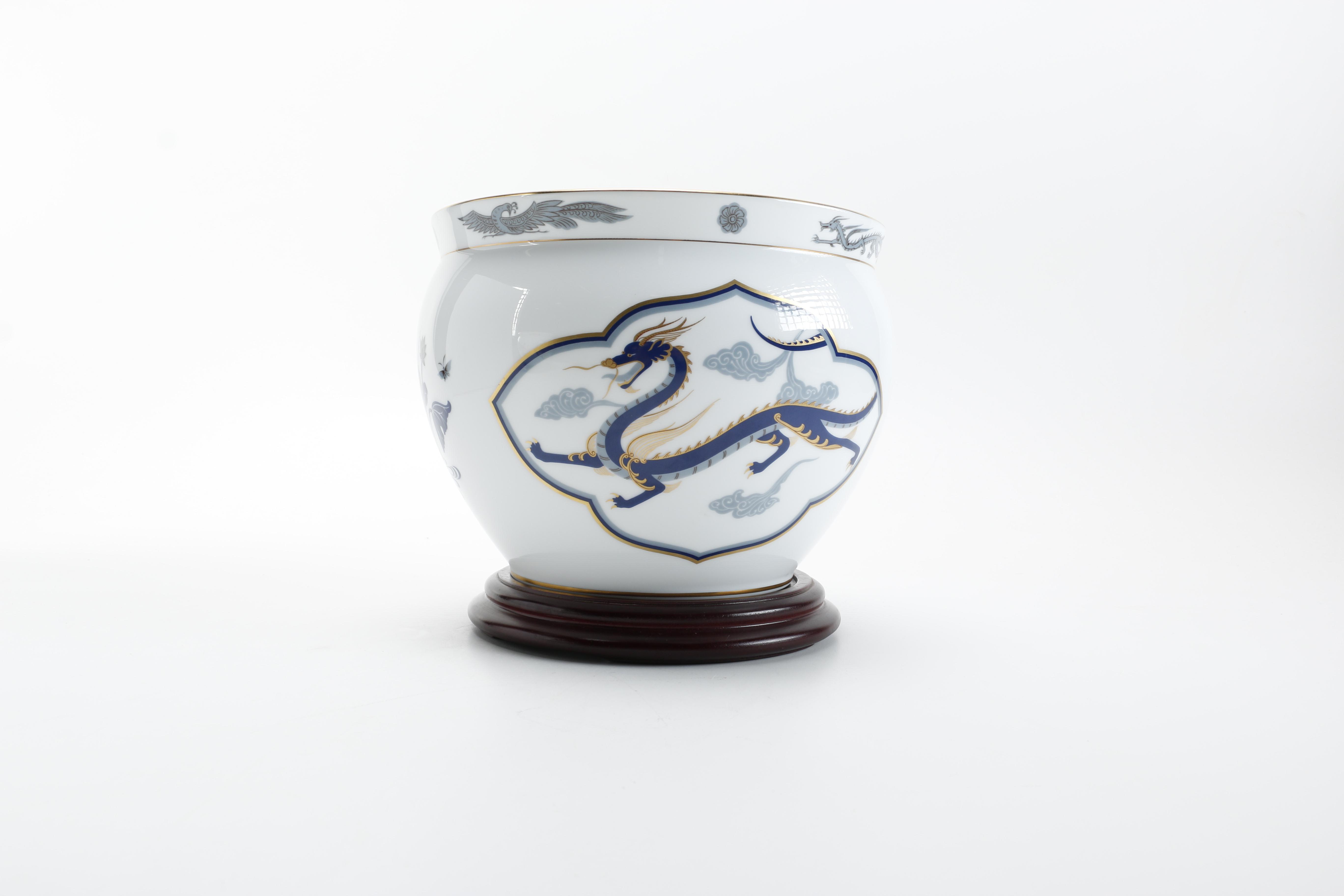 Vintage Okura Japanese Porcelain Decorative Bowls