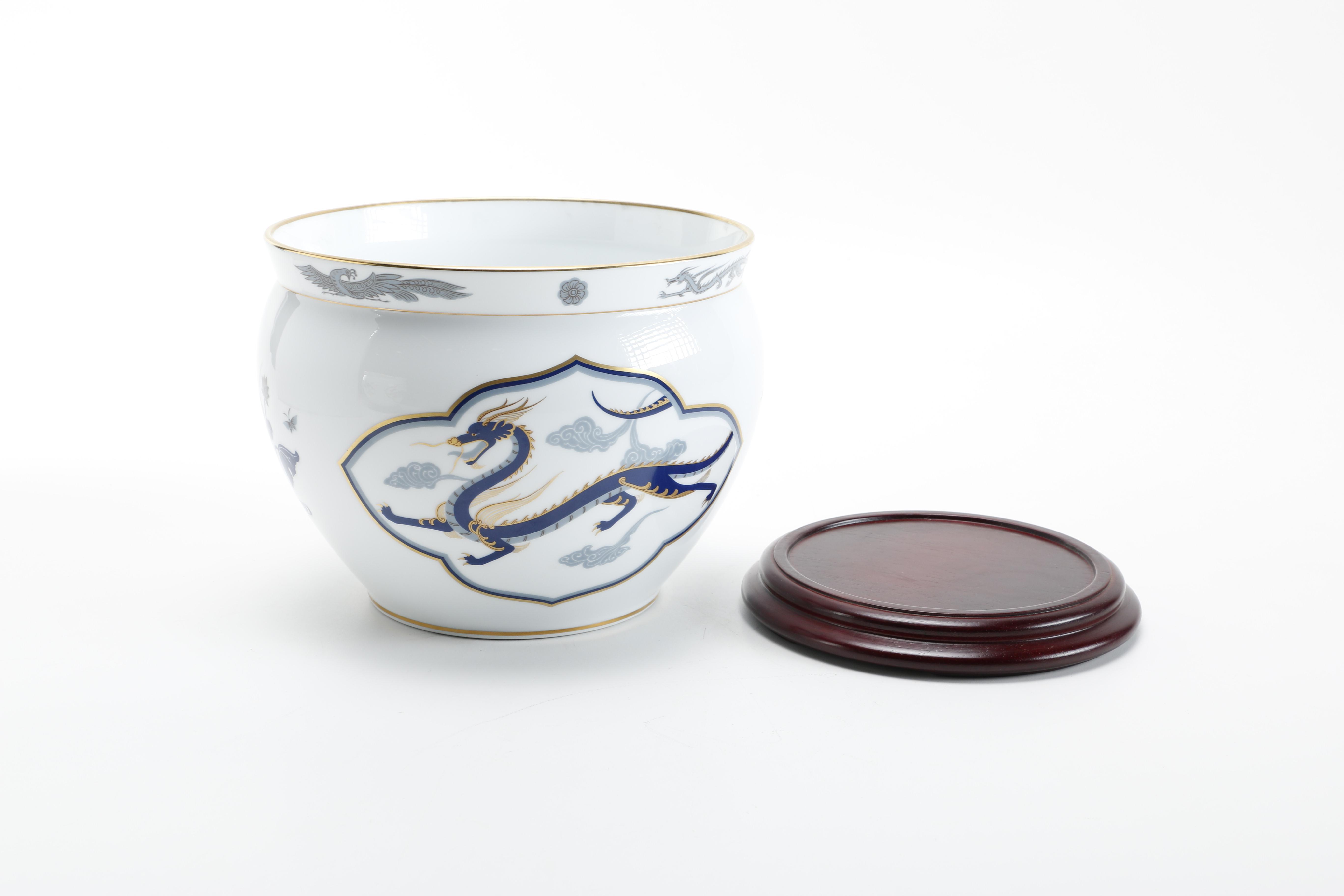 Vintage Okura Japanese Porcelain Decorative Bowls