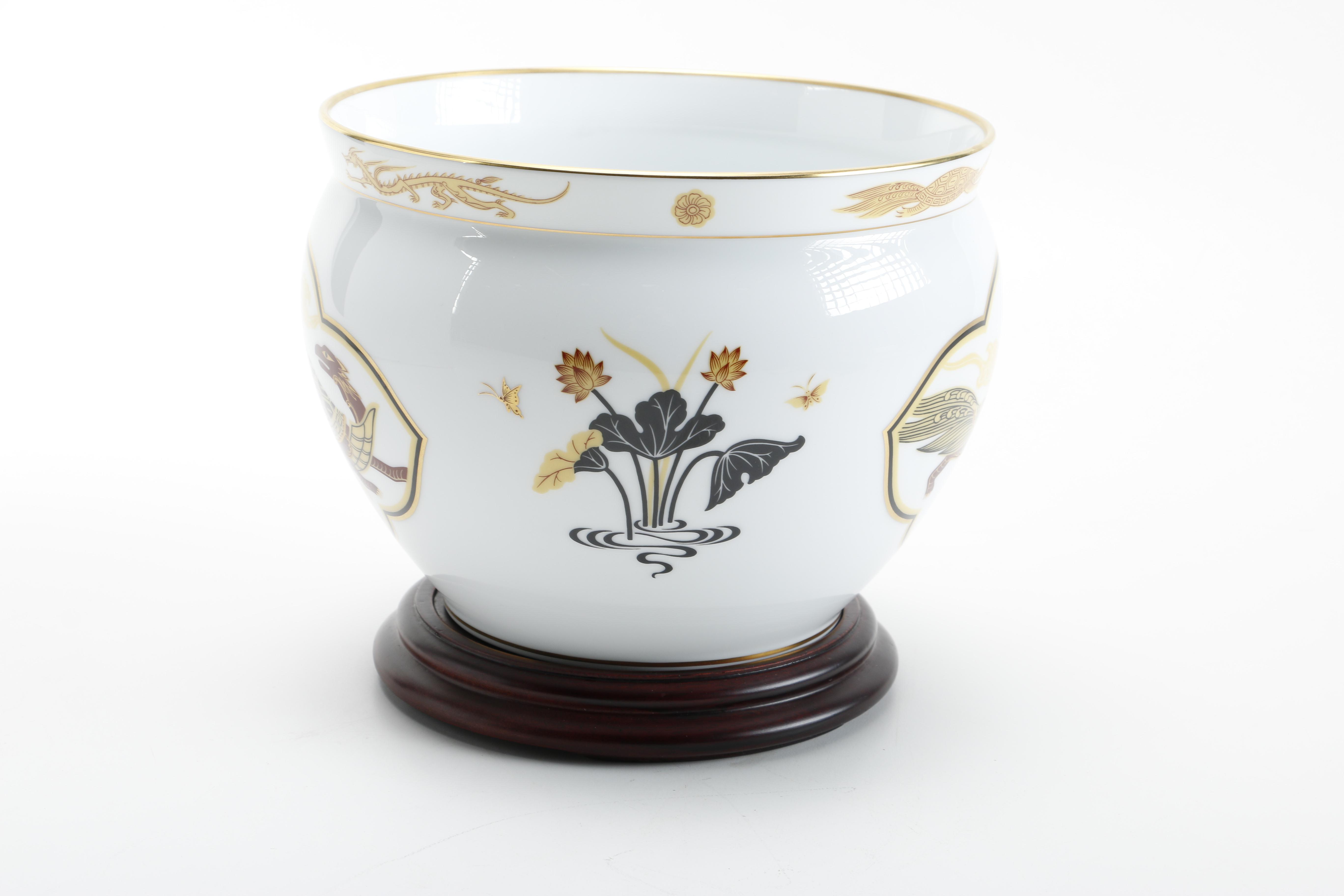 Vintage Okura Japanese Porcelain Decorative Bowls