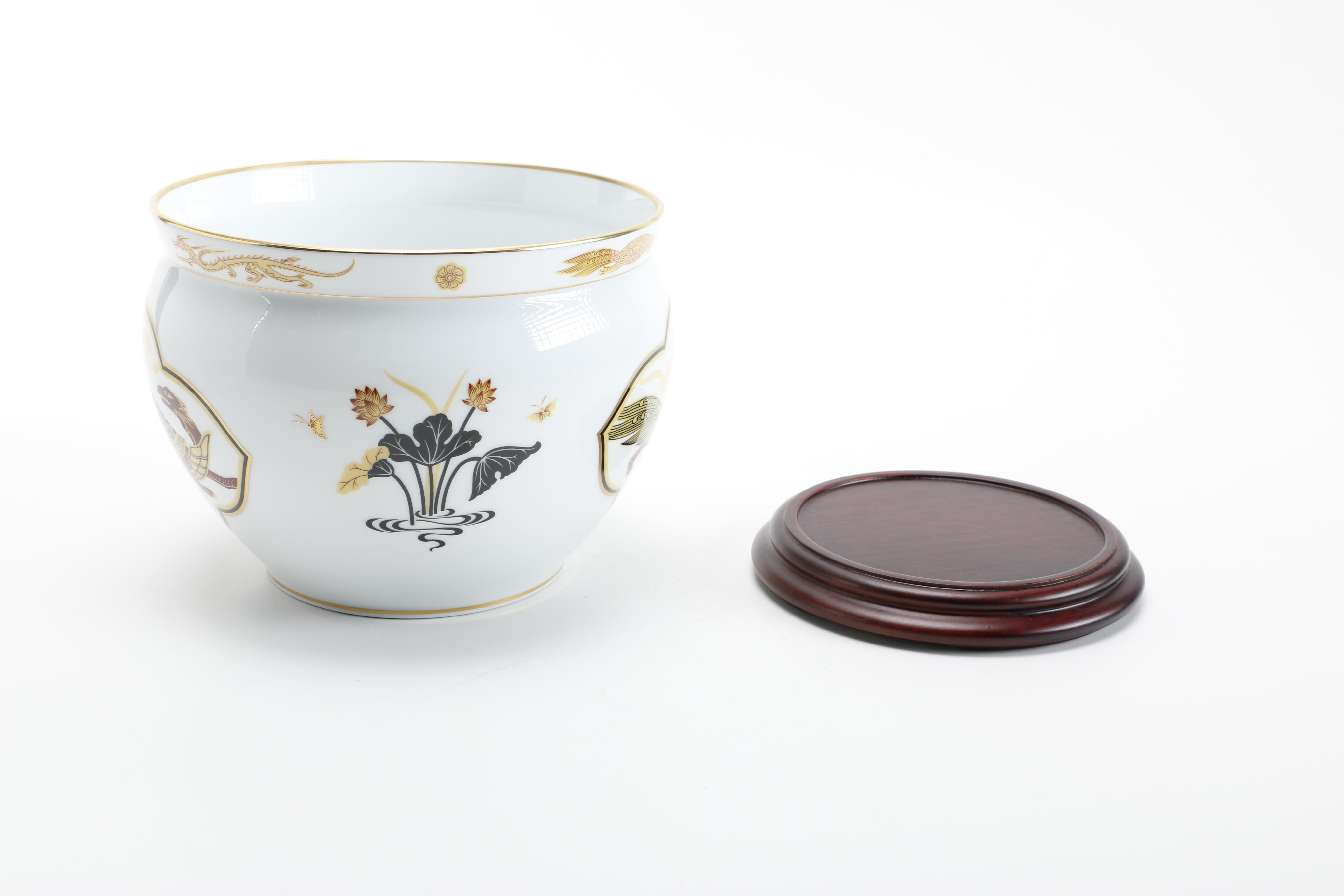 Vintage Okura Japanese Porcelain Decorative Bowls