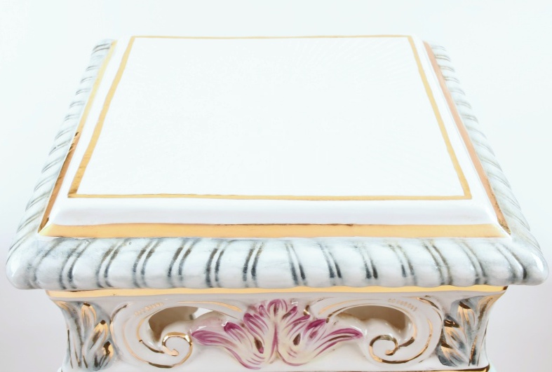 Italian Capodimonte Pedestal