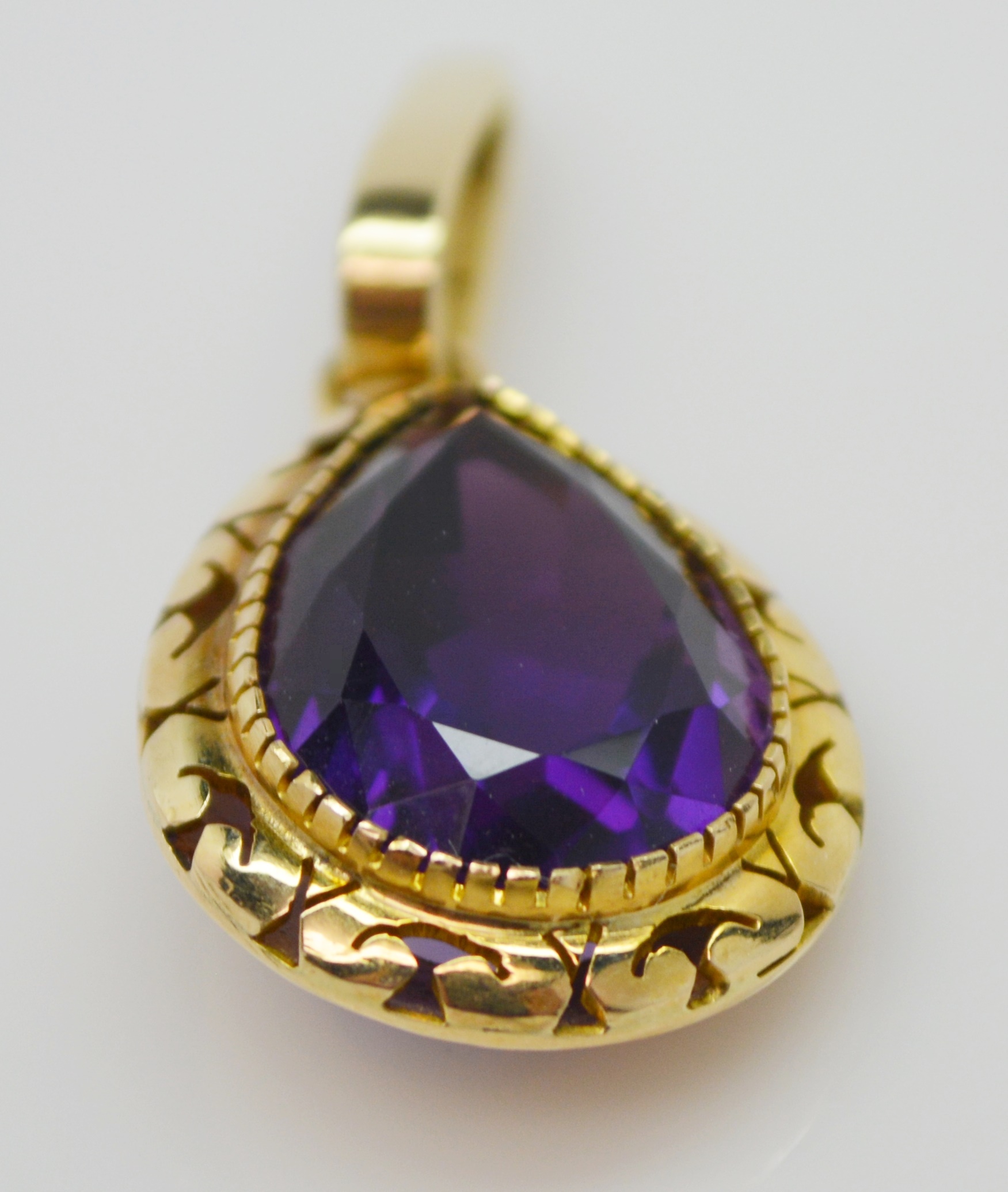 10K Yellow Gold 11.83 CTS Amethyst Pendant