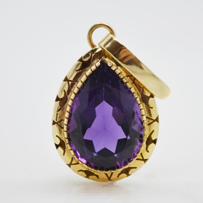 10K Yellow Gold 11.83 CTS Amethyst Pendant
