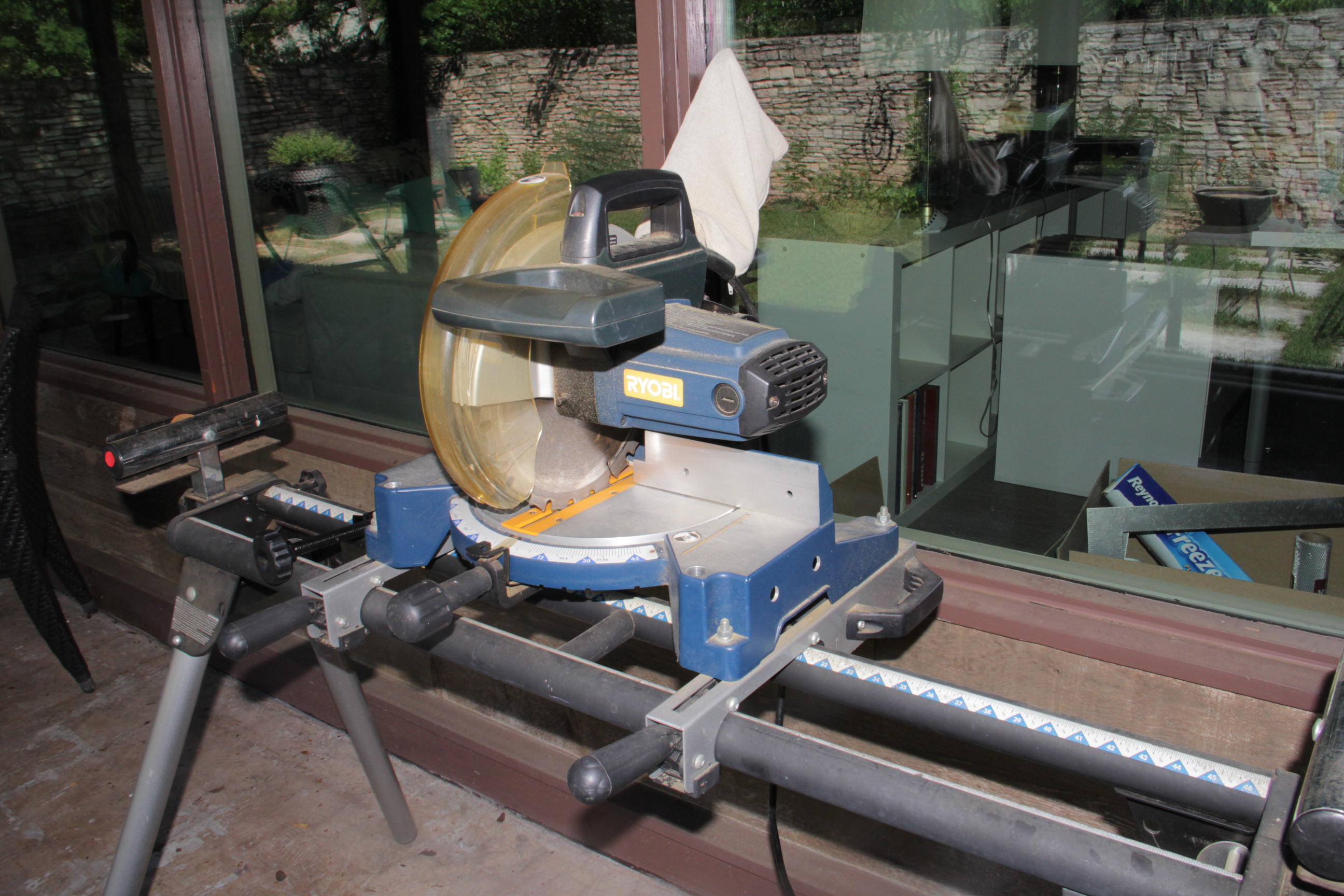 RYOBI 10" Compound Miter Saw