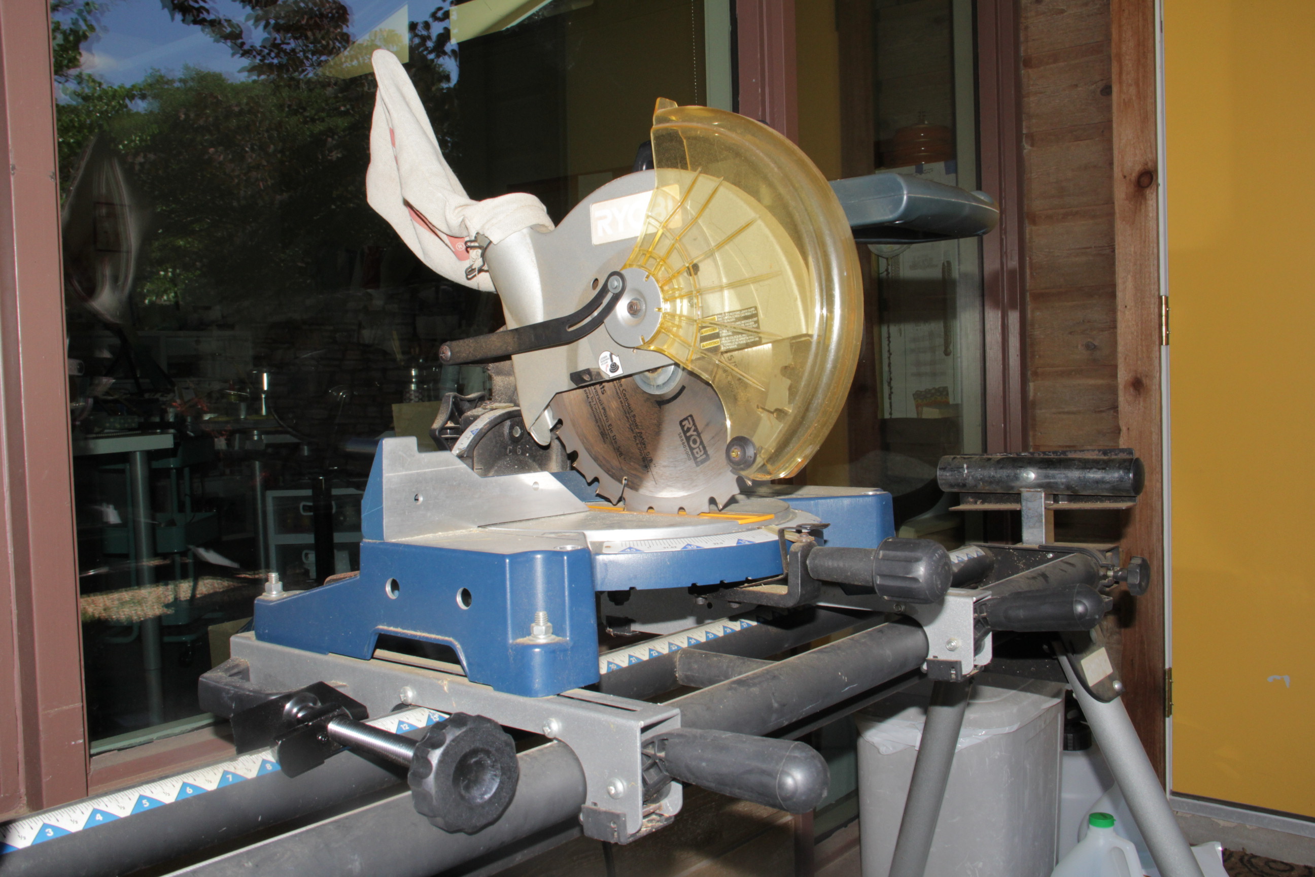 RYOBI 10" Compound Miter Saw