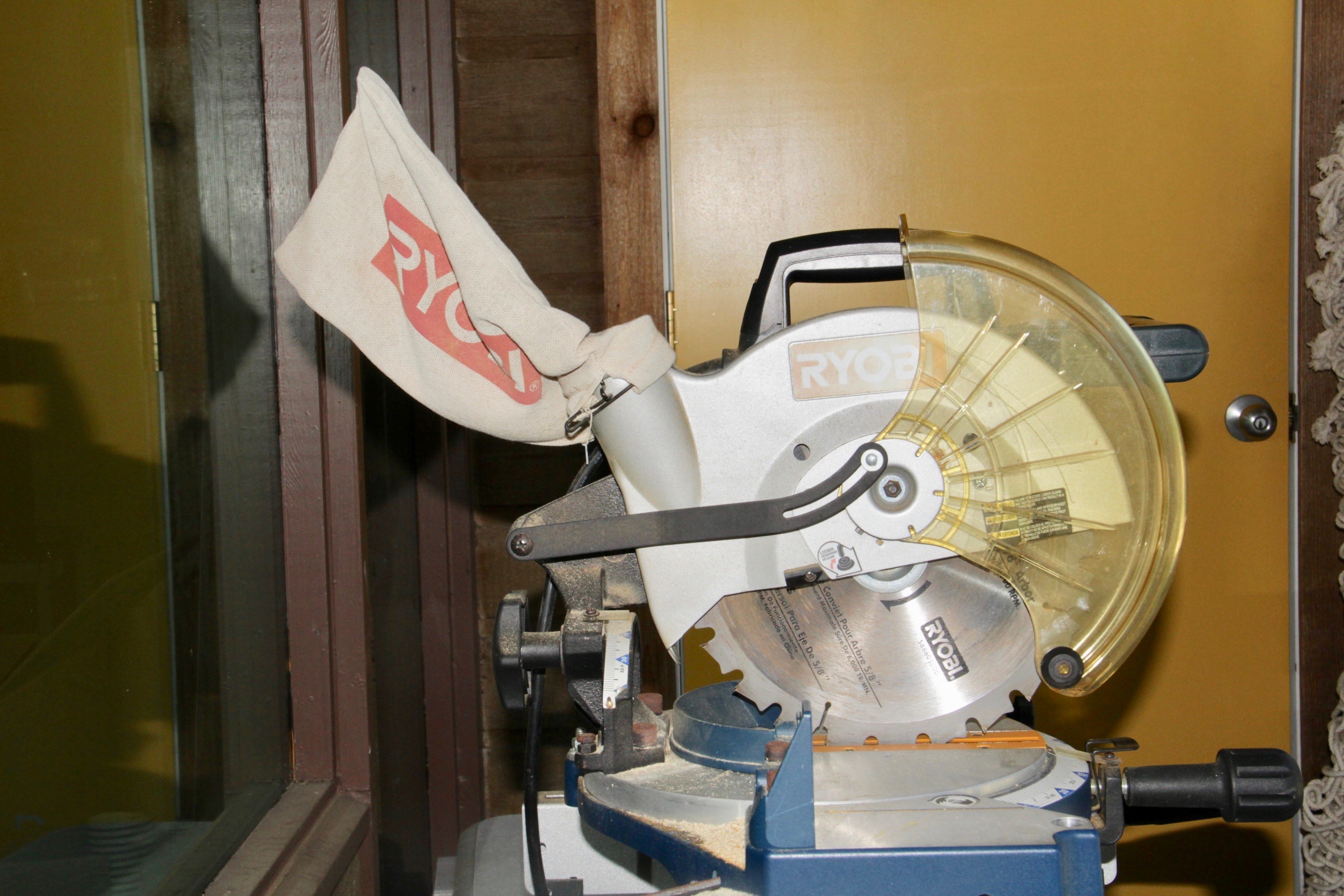 RYOBI 10" Compound Miter Saw