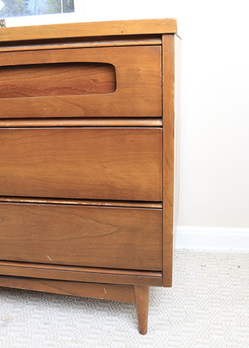 Mid Century Modern Chest of Drawers by Bassett Furniture