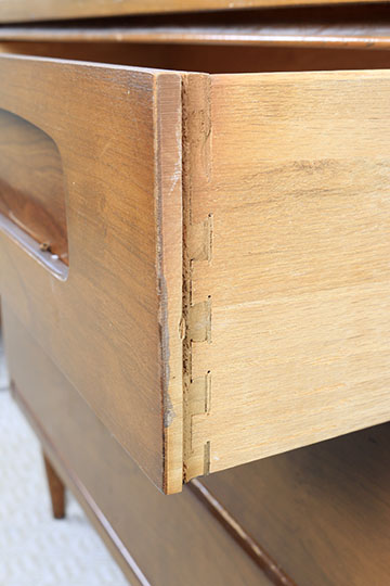 Mid Century Modern Chest of Drawers by Bassett Furniture