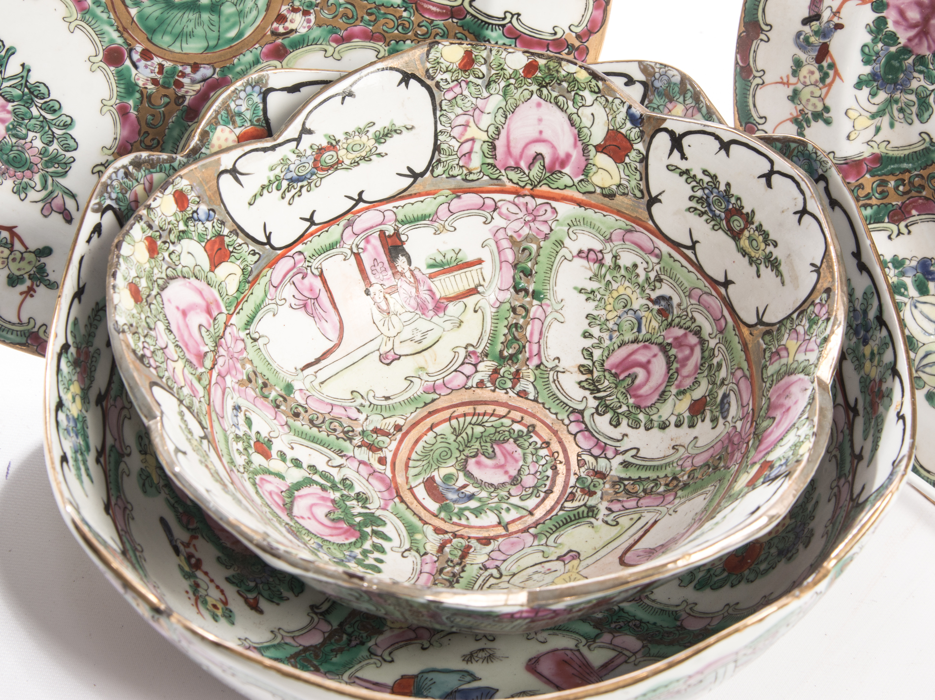 Chinese Rose Medallion Tableware