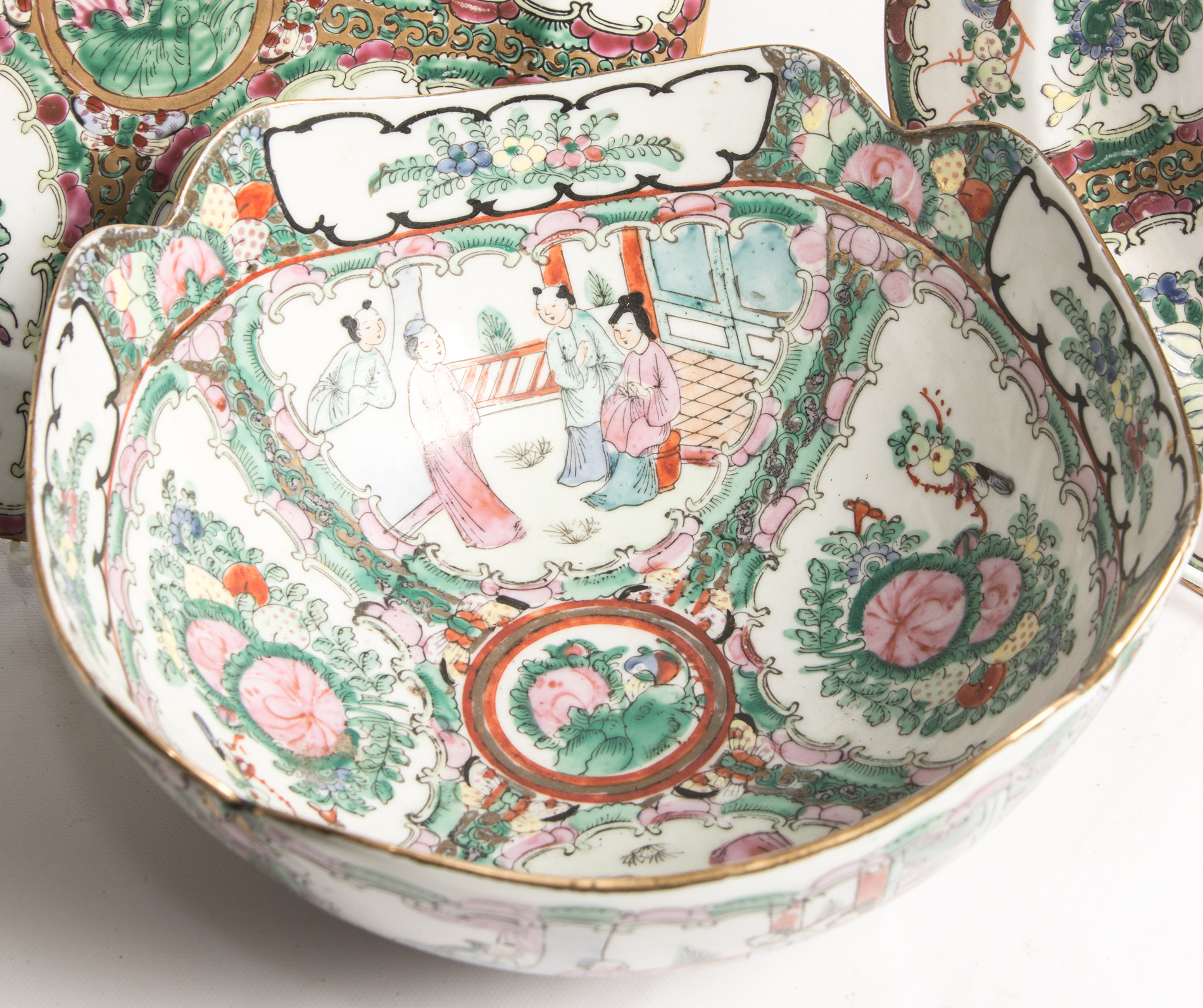 Chinese Rose Medallion Tableware