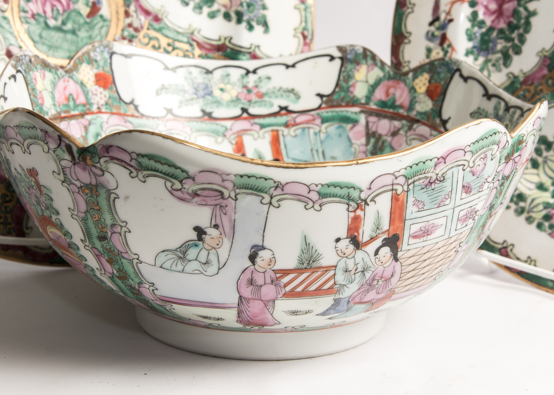 Chinese Rose Medallion Tableware