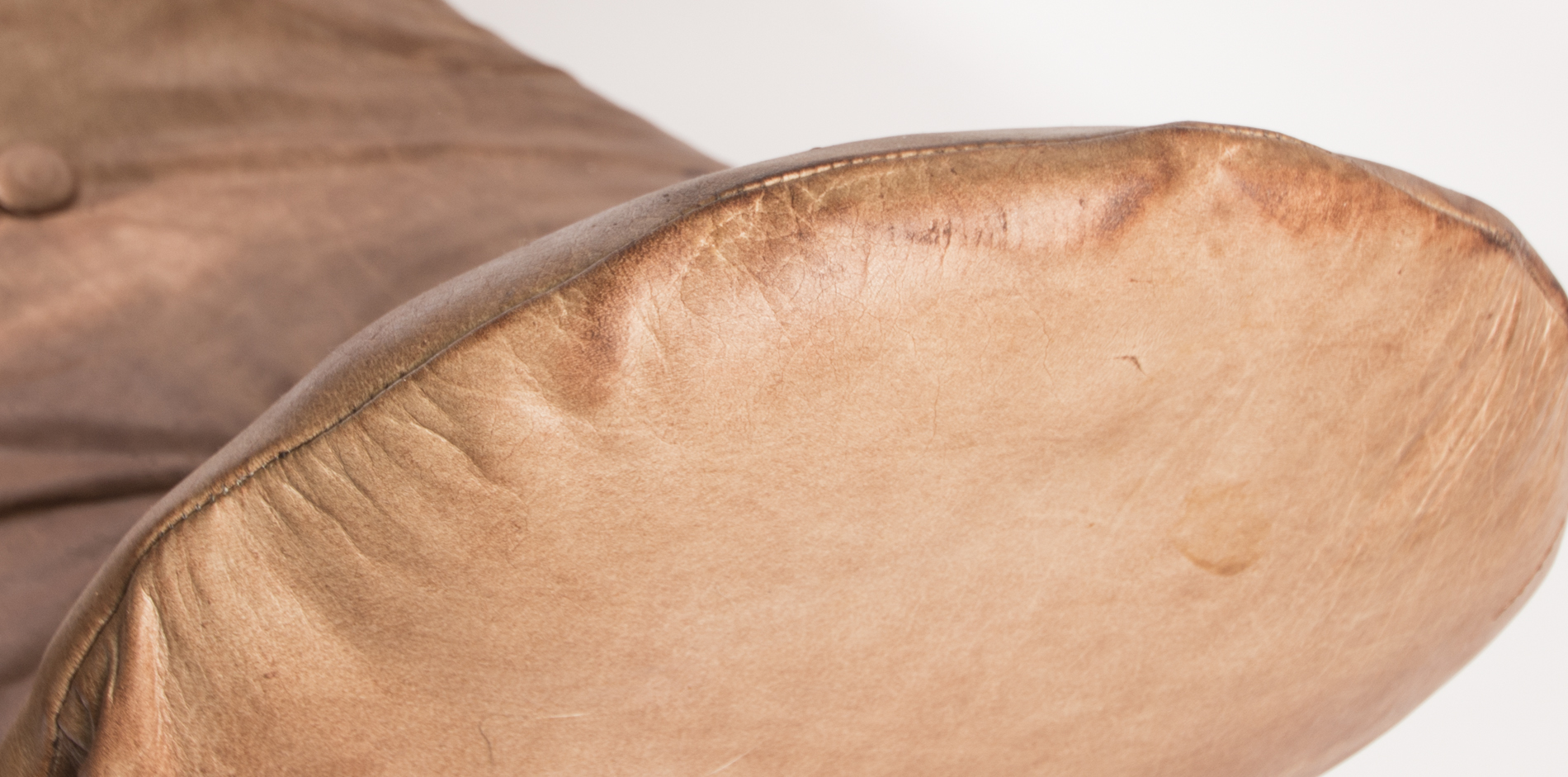 Swan Chair Designed by Arne Jacobsen Fritz Hansen