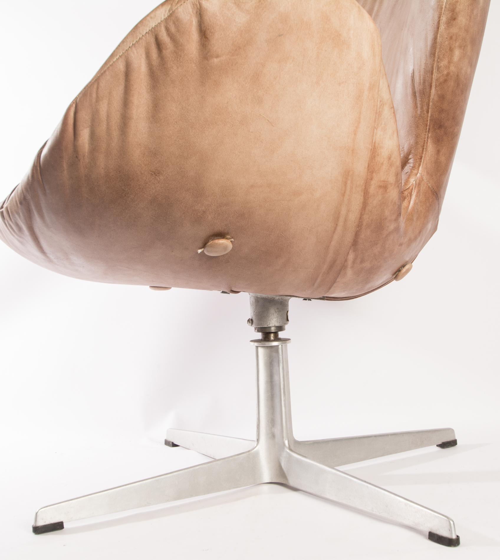 Swan Chair Designed by Arne Jacobsen Fritz Hansen