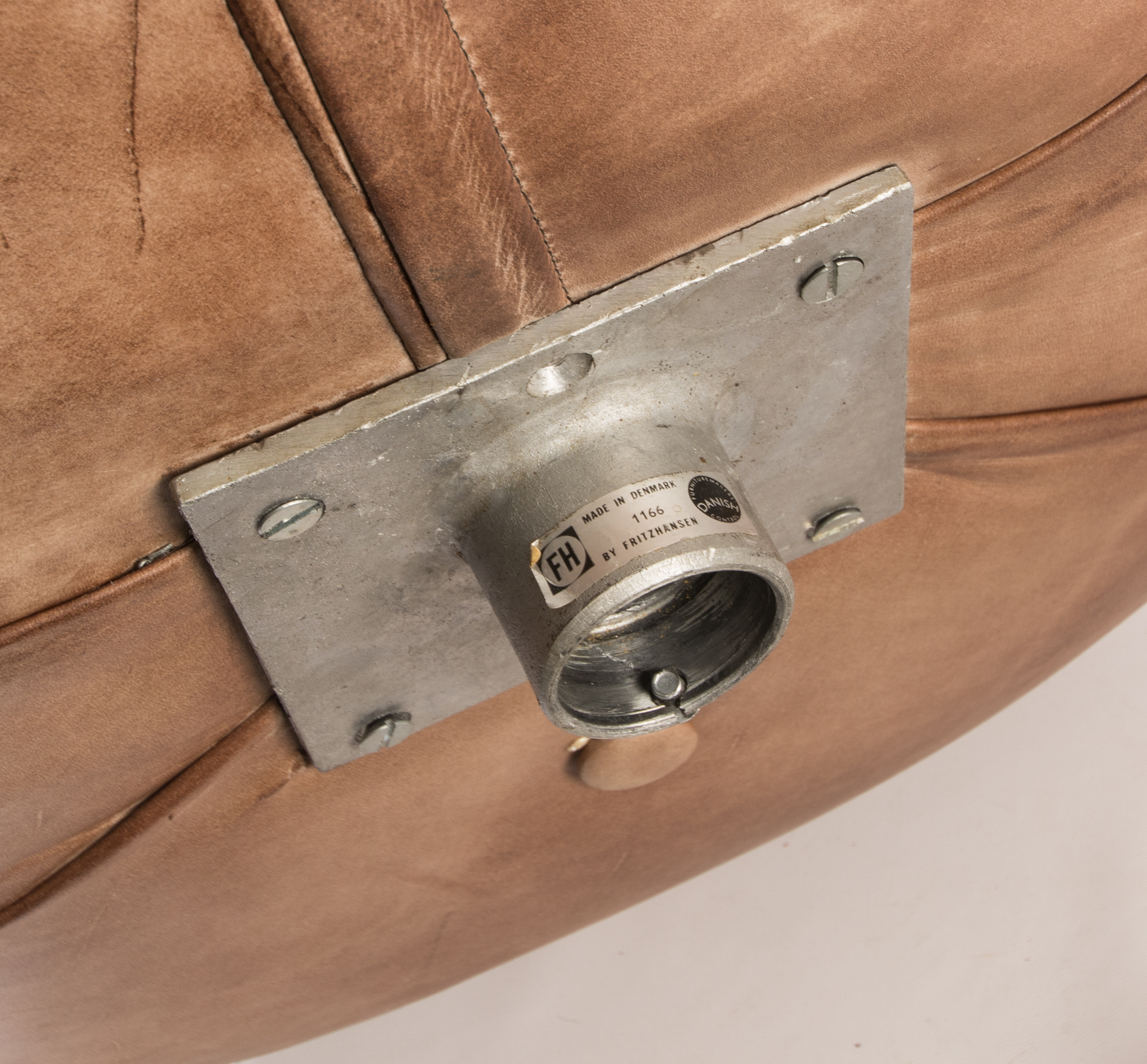 Swan Chair Designed by Arne Jacobsen Fritz Hansen