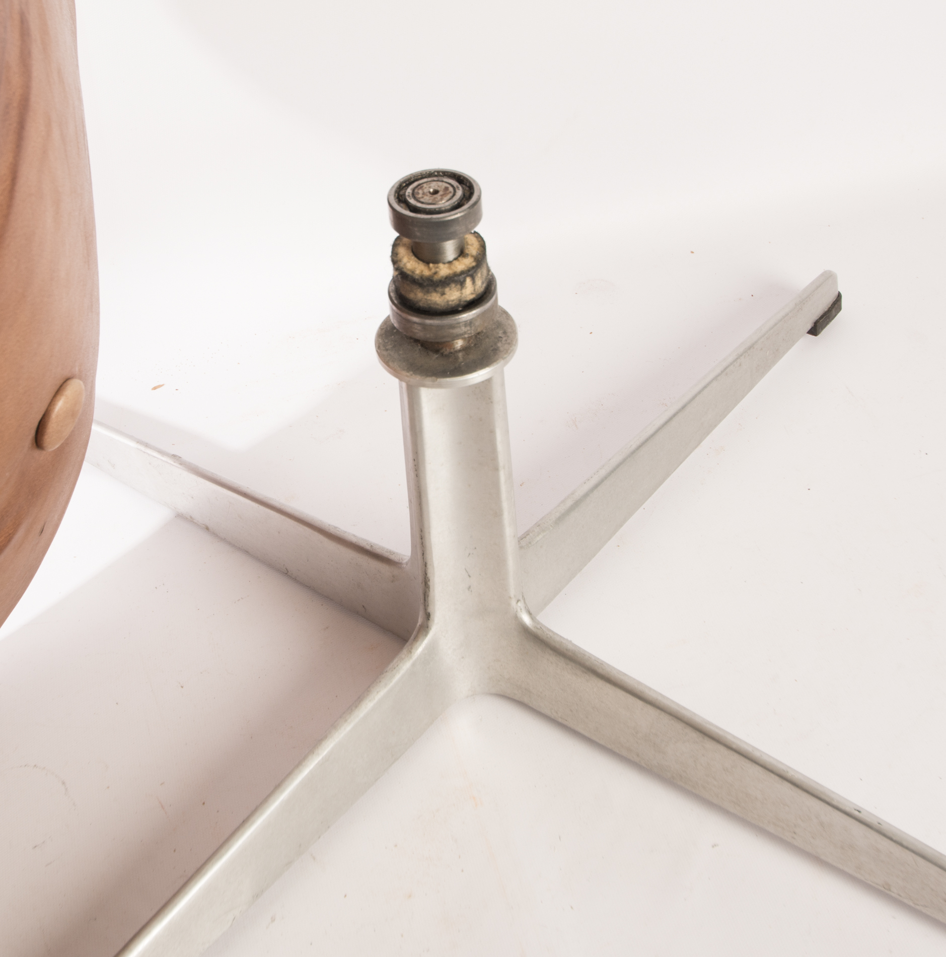 Swan Chair Designed by Arne Jacobsen Fritz Hansen