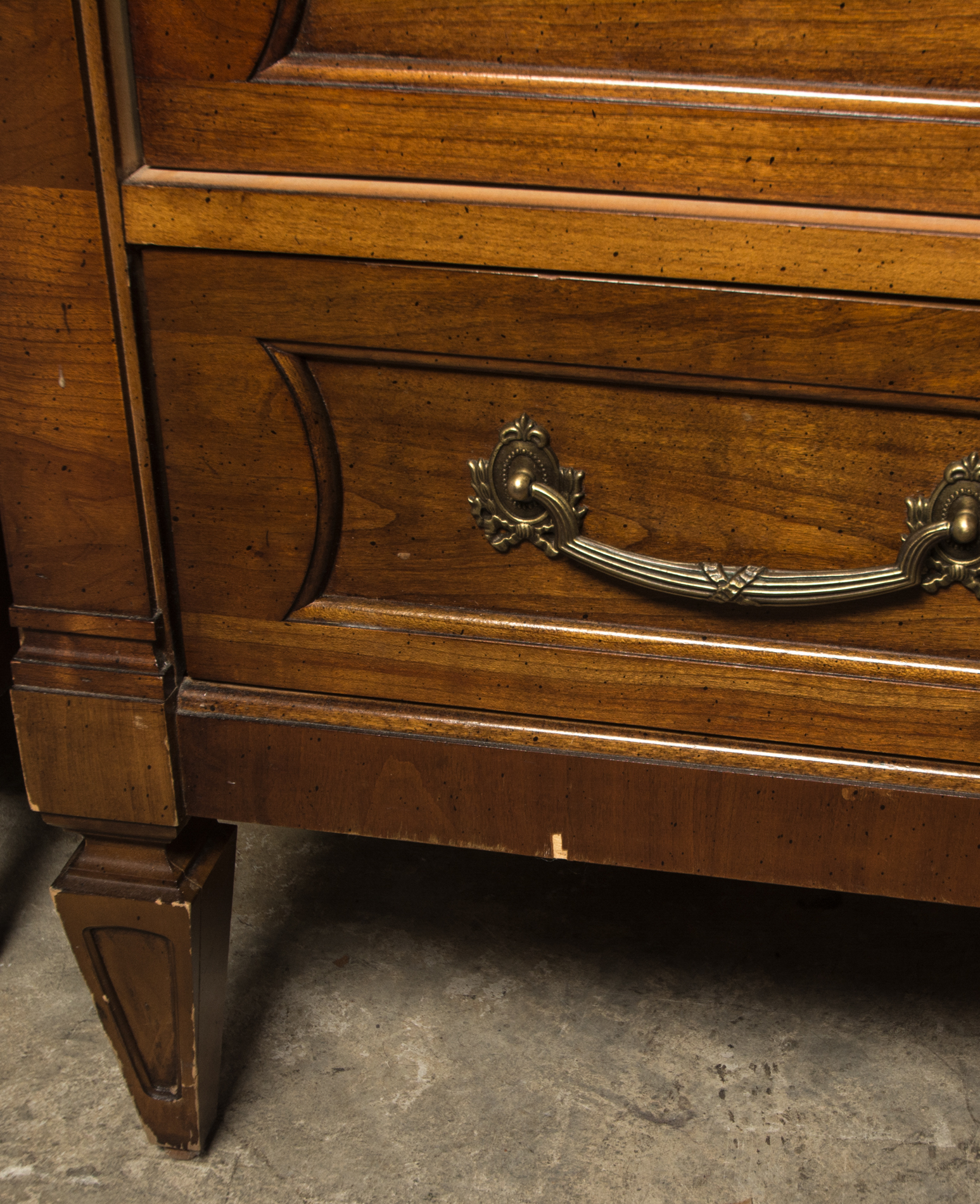 Thomasville Hollywood Regency Style Dresser