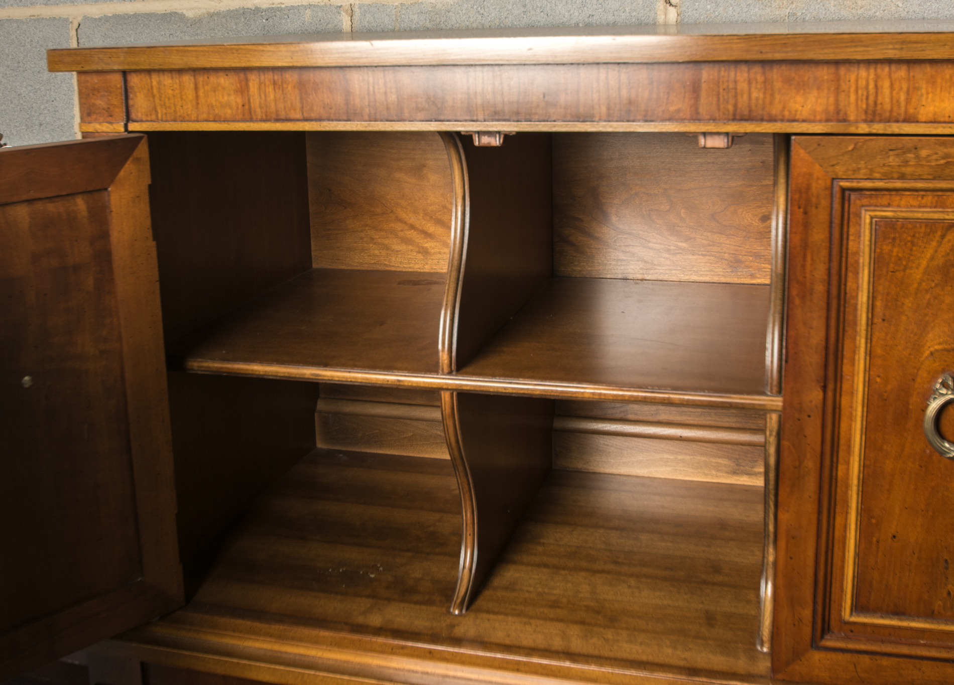 Thomasville Hollywood Regency Style Dresser