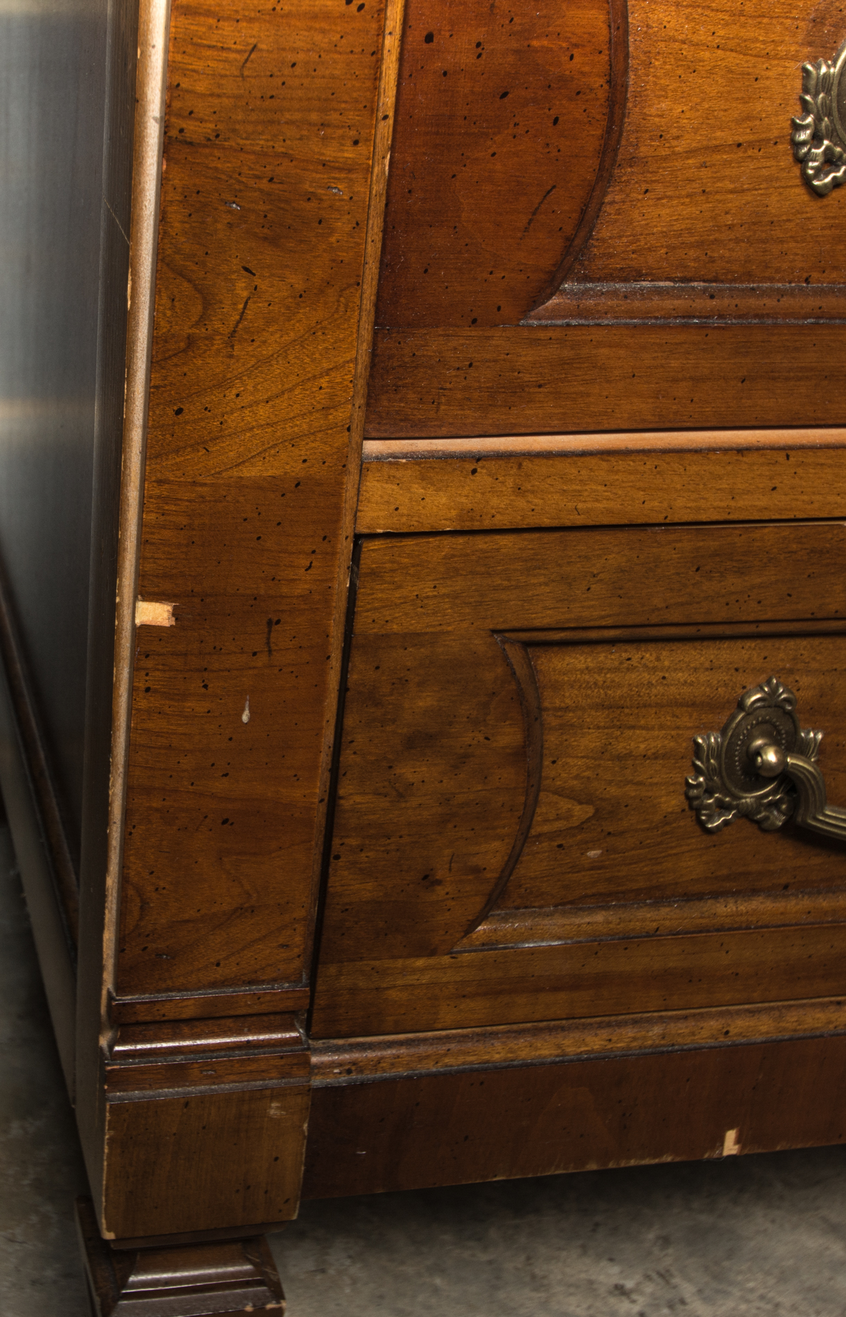 Thomasville Hollywood Regency Style Dresser