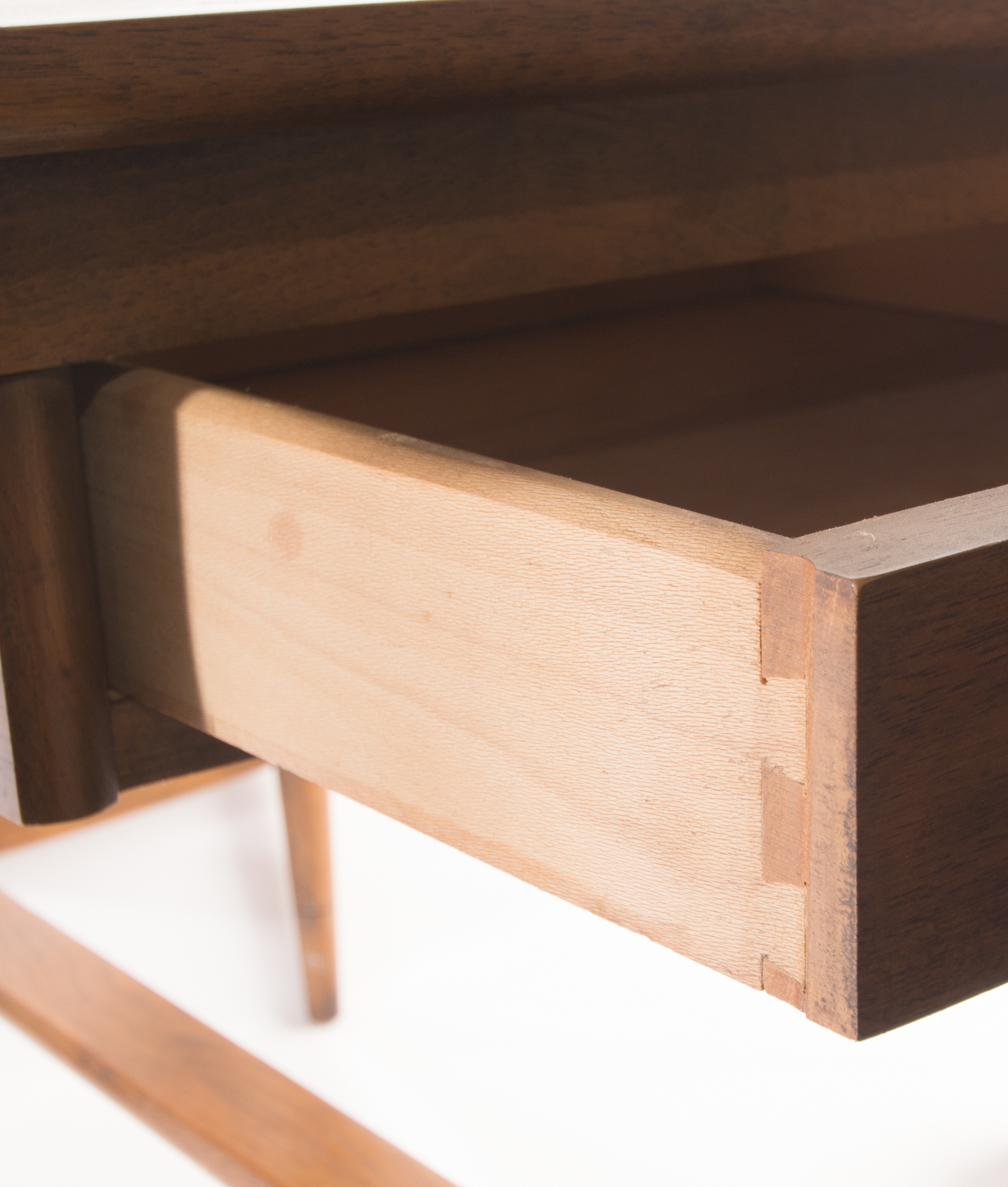 Mid-Century End Table by Hammary