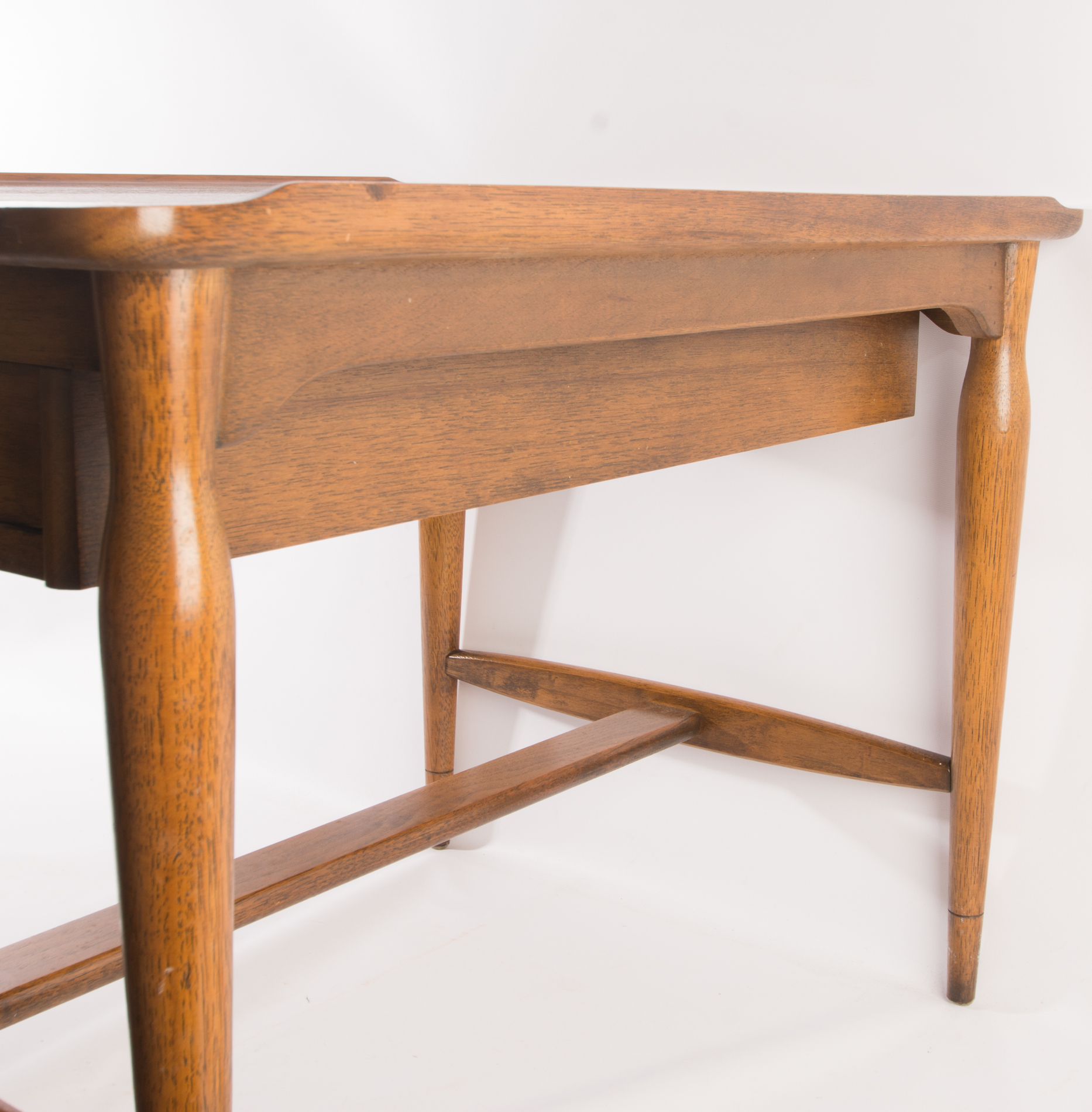 Mid-Century End Table by Hammary