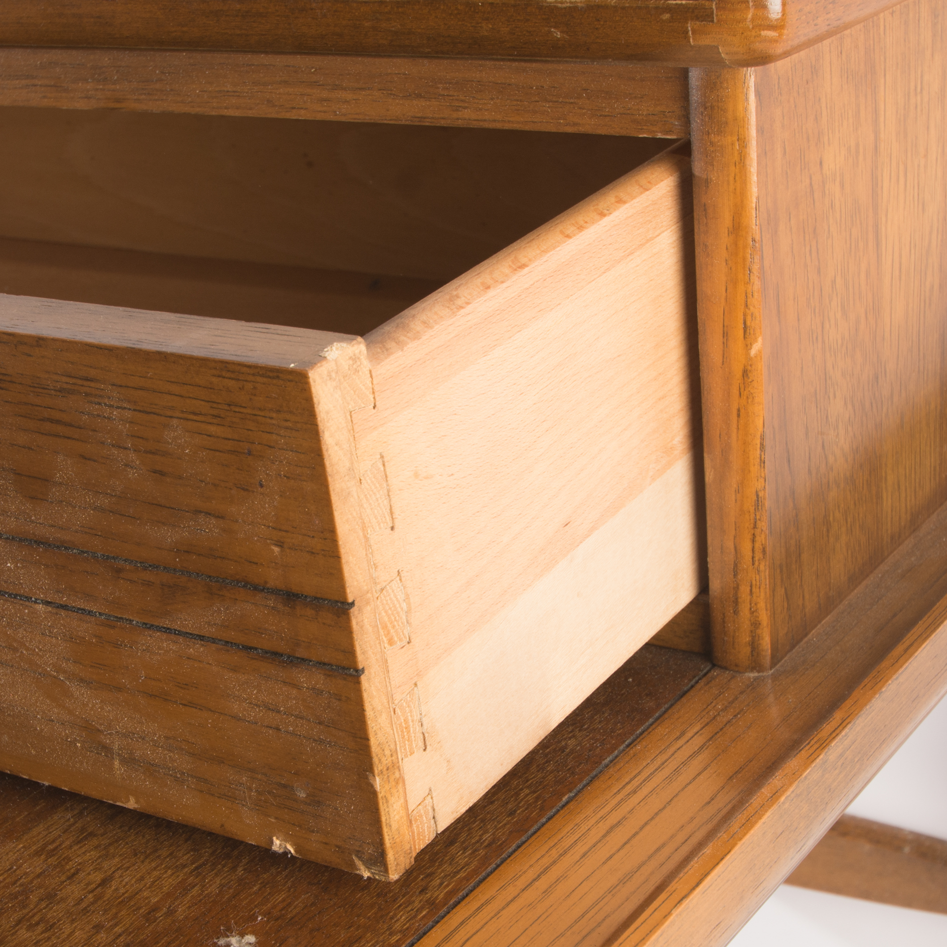 Mid-Century End Table by Hammary