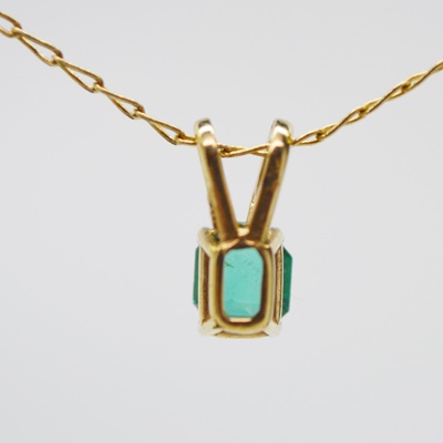 14K Yellow Gold Emerald Pendant Necklace