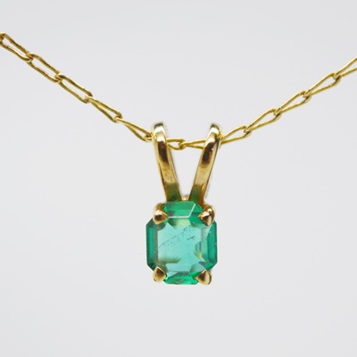 14K Yellow Gold Emerald Pendant Necklace