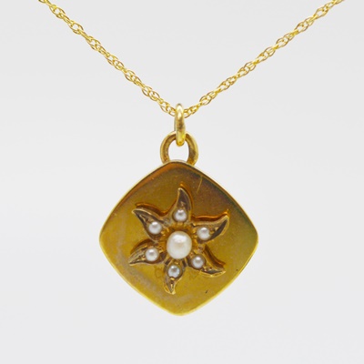 Vintage 14K Yellow Gold Natural Freshwater Pearl Pendant Necklace