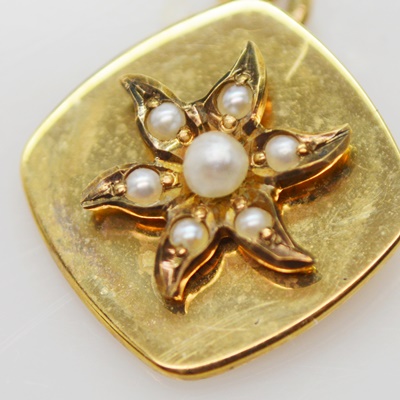 Vintage 14K Yellow Gold Natural Freshwater Pearl Pendant Necklace