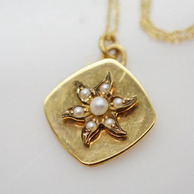 Vintage 14K Yellow Gold Natural Freshwater Pearl Pendant Necklace