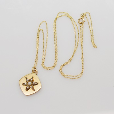 Vintage 14K Yellow Gold Natural Freshwater Pearl Pendant Necklace