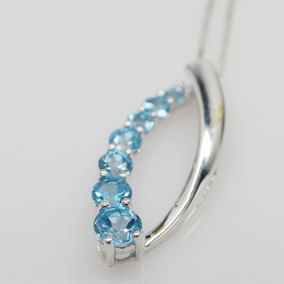 10K White Gold Blue Topaz Pendant Necklace
