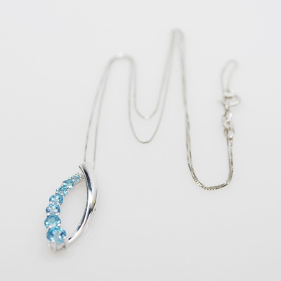 10K White Gold Blue Topaz Pendant Necklace