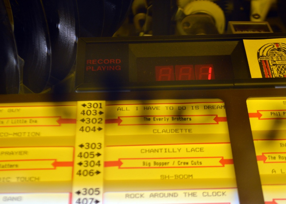 Wurlitzer "One More Time" Model 1015 Replica Jukebox