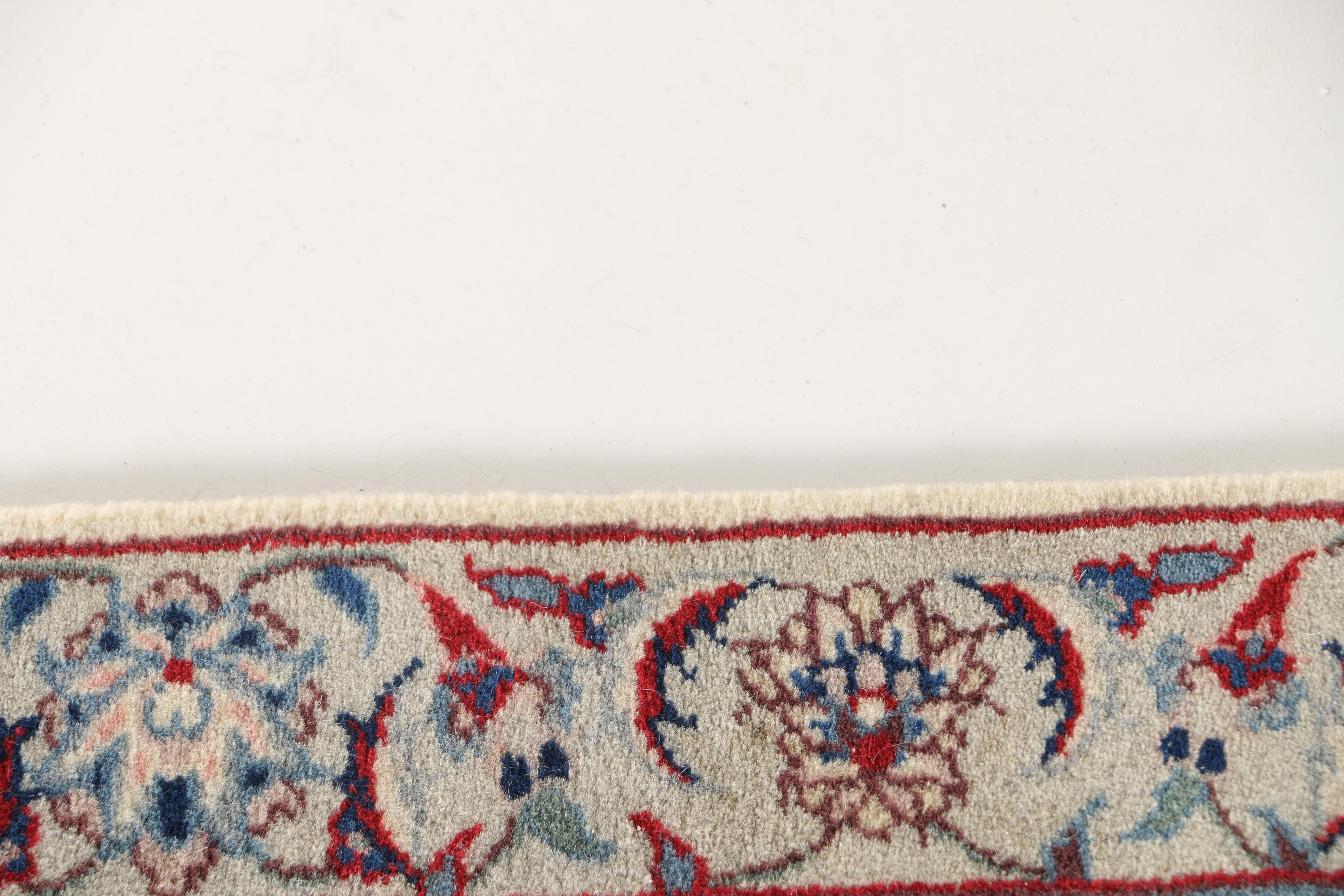 MAchine Woven Rugmasters Persian-Style Carpet Runner